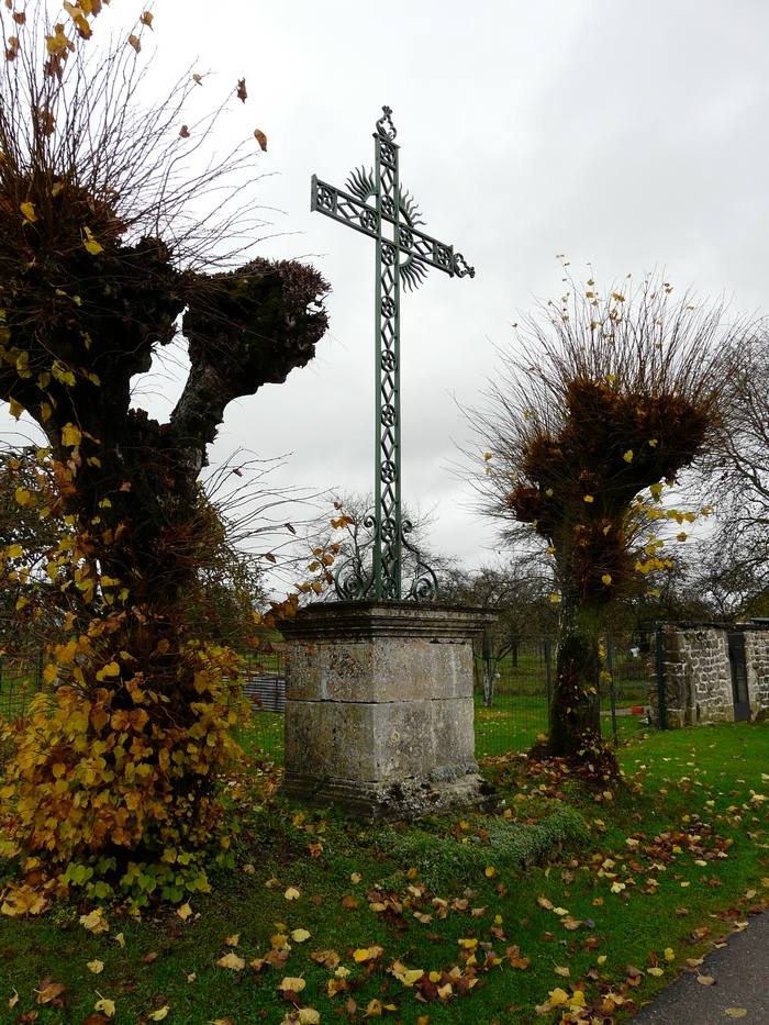 croix route moulins